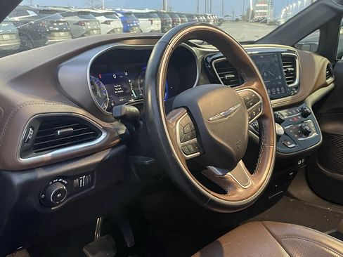 Used 2020 Chrysler Pacifica Limited w/ Tire & Wheel Group image 5