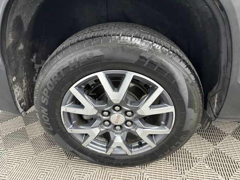 Used 2023 GMC Acadia SLT FWD image 17