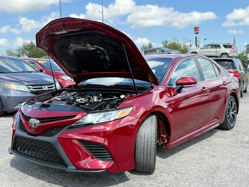 Used 2018 Toyota Camry SE w/ Convenience Package FWD image 30