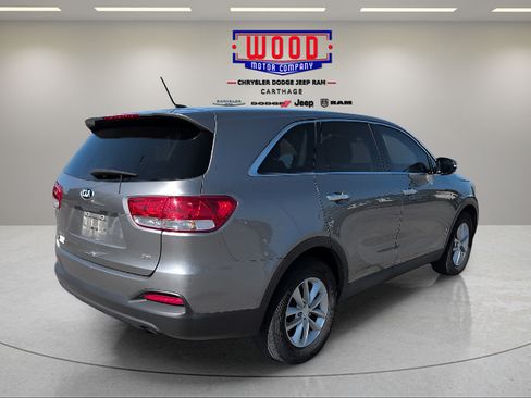 Used 2017 Kia Sorento L FWD image 3