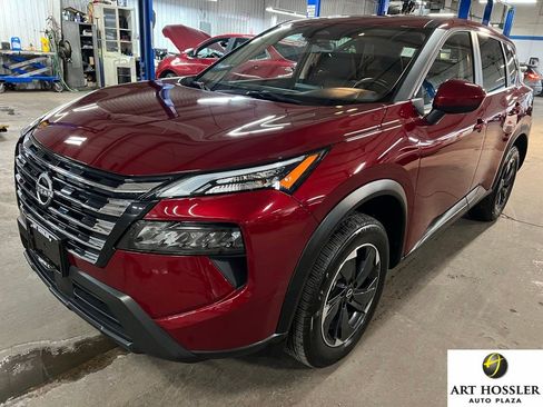 Used 2024 Nissan Rogue SV image 1