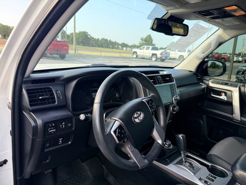 Used 2020 Toyota 4Runner SR5 Premium w/ Moonroof Package AWD/4WD image 14