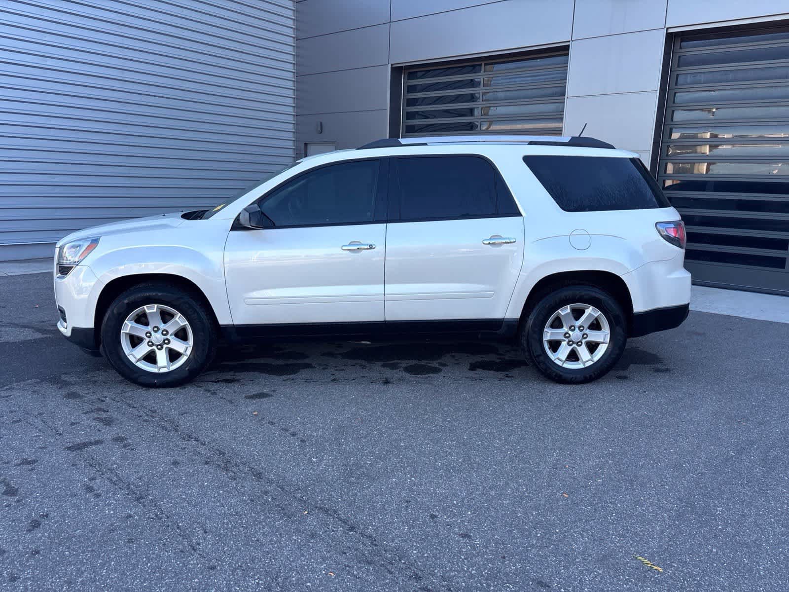 Used 2014 GMC Acadia SLE FWD image 2