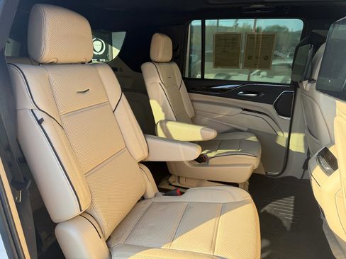 Used 2024 Cadillac Escalade ESV Premium Luxury w/ Performance Package image 25