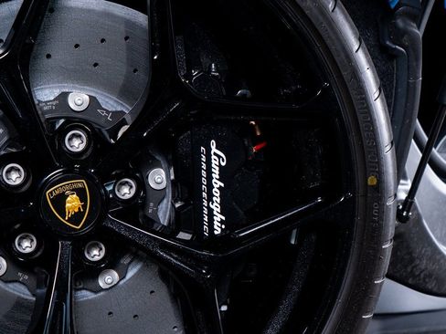 Used 2024 Lamborghini Revuelto image 21