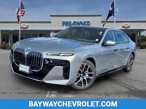 Used 2025 BMW 740i RWD image 1
