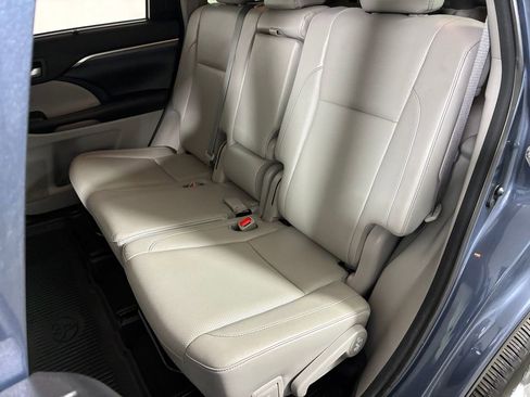 Used 2018 Toyota Highlander AWD V6 image 56
