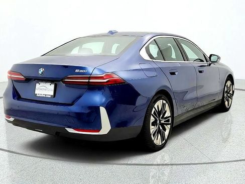 Used 2024 BMW 530i w/ Convenience Package RWD image 5