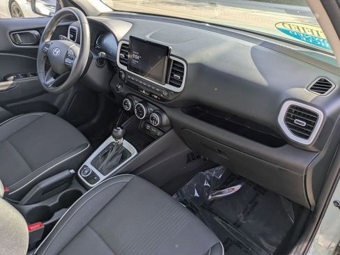 Certified 2025 Hyundai Venue Limited image 31