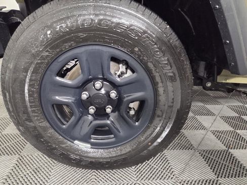 Certified 2025 Jeep Gladiator Sport image 10