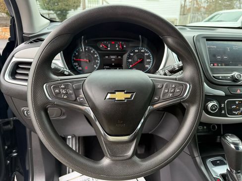 Used 2021 Chevrolet Equinox LS image 24