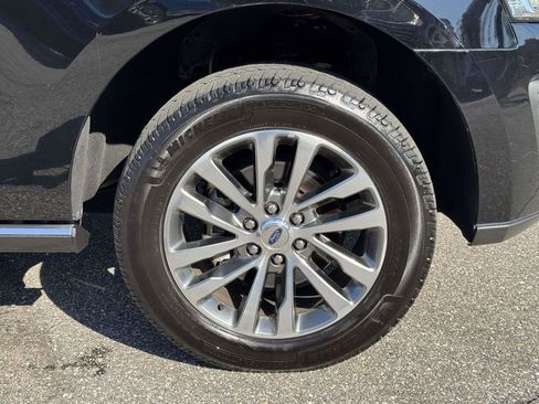 Used 2018 Ford Expedition Limited image 27