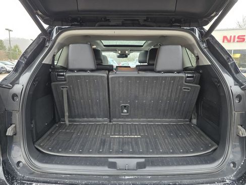 Used 2021 Toyota Highlander Platinum image 18