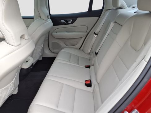Used 2020 Volvo S60 T5 Momentum FWD image 14