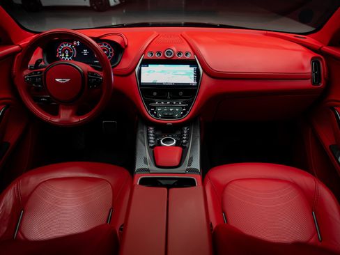 Used 2022 Aston Martin DBX AWD/4WD image 43