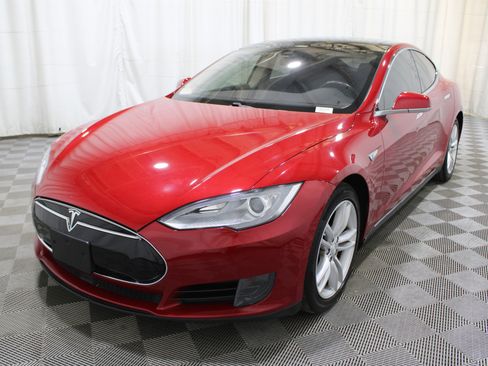 Used 2015 Tesla Model S 70 image 32