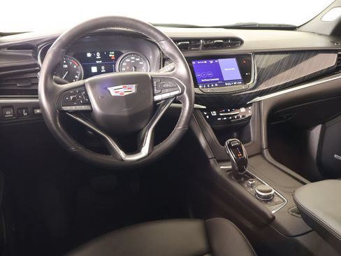 Used 2025 Cadillac XT6 Premium Luxury w/ Technology Package FWD image 2