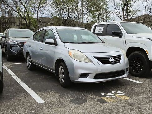 Used 2012 Nissan Versa SV FWD image 1