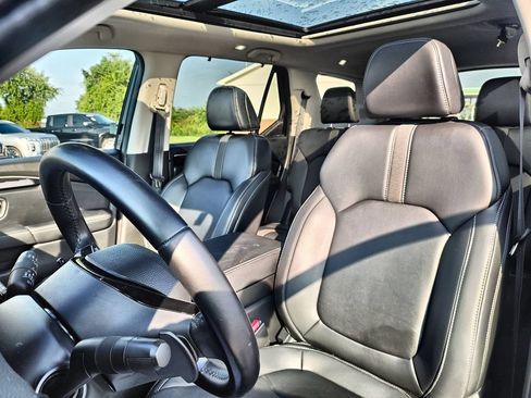 Used 2024 Honda Pilot Touring image 11