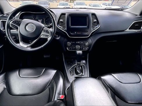 Used 2019 Jeep Cherokee Latitude Plus w/ Comfort/Convenience Group image 17