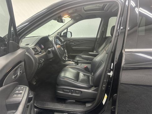 Used 2019 Honda Pilot Touring image 9