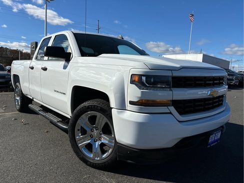 Used 2018 Chevrolet Silverado 1500 Custom w/ Custom Value Package image 2