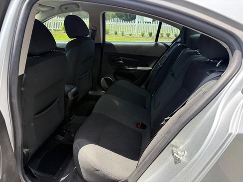 Used 2011 Chevrolet Cruze LT image 12