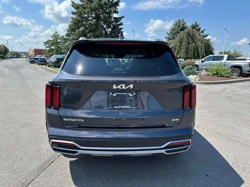 Used 2024 Kia Sorento EX w/ Panoramic Sunroof Package AWD/4WD image 4