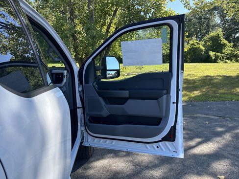 New 2025 Ford F350 XLT image 28