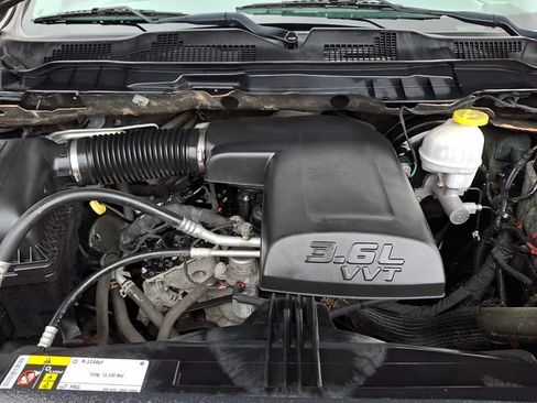 Certified 2019 RAM 1500 Warlock AWD/4WD image 31
