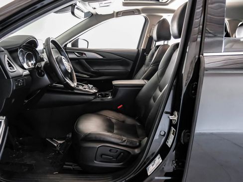 Used 2018 MAZDA CX-9 Touring w/ Touring Premium Package image 3