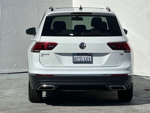 Used 2018 Volkswagen Tiguan SE w/ Panoramic Sunroof Package FWD image 4