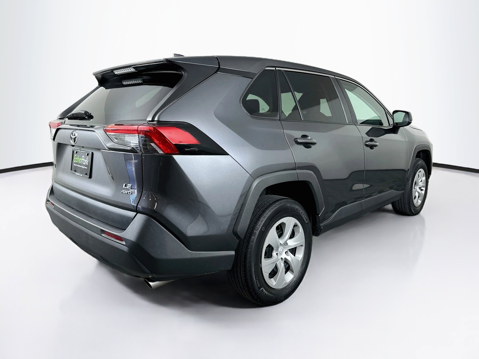 Used 2022 Toyota RAV4 LE AWD/4WD image 9