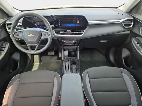 Used 2025 Chevrolet TrailBlazer LT w/ Driver Confidence Package FWD image 9