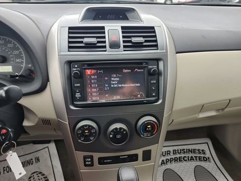 Used 2013 Toyota Corolla LE FWD image 24