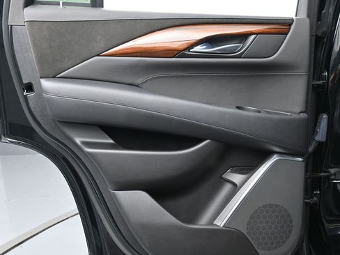 Used 2015 Cadillac Escalade Premium image 18