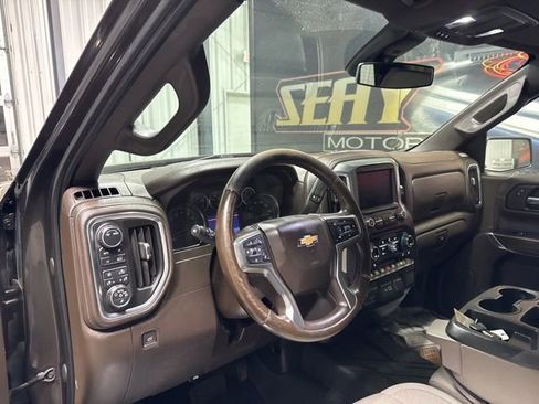 Used 2021 Chevrolet Silverado 1500 LT w/ Max Trailering Package AWD/4WD image 5