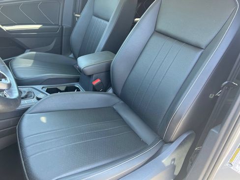Used 2023 Volkswagen Tiguan SE AWD/4WD image 11