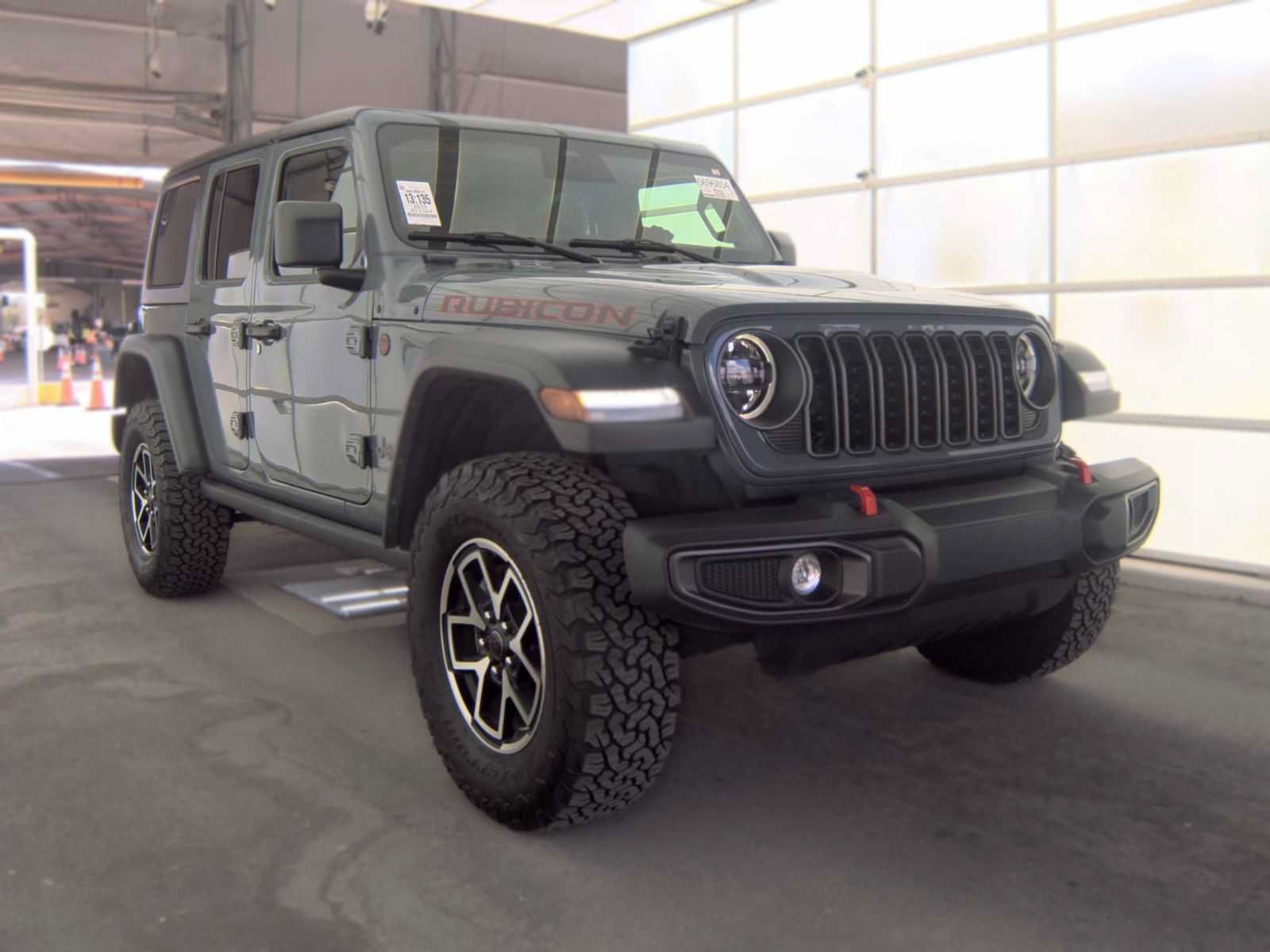 Used 2025 Jeep Wrangler Unlimited Rubicon w/ Convenience Group AWD/4WD image 2