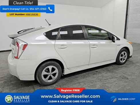 Used 2015 Toyota Prius Two w/ Preferred Accessory Package FWD image 4