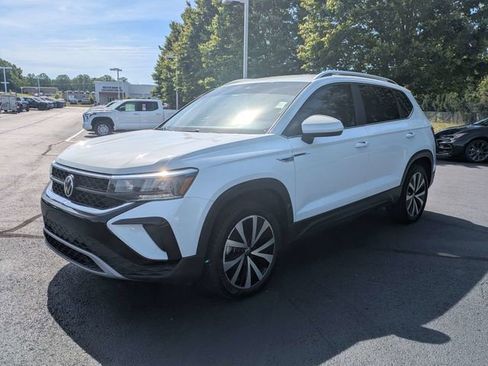 Used 2022 Volkswagen Taos SE FWD image 8