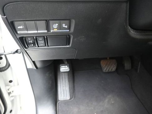 Used 2017 INFINITI QX80 Signature Edition RWD image 16