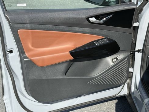Certified 2022 Volkswagen ID.4 Pro S image 11