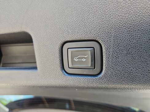 Used 2024 Chevrolet Traverse Z71 w/ Enhanced Driving Package AWD/4WD image 32