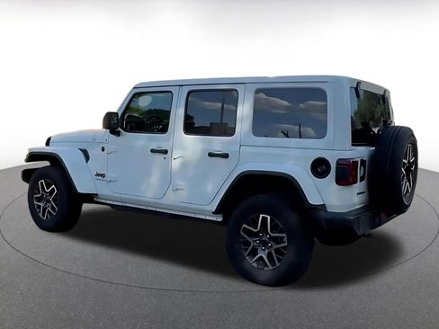 Used 2025 Jeep Wrangler Unlimited Sahara AWD/4WD image 11