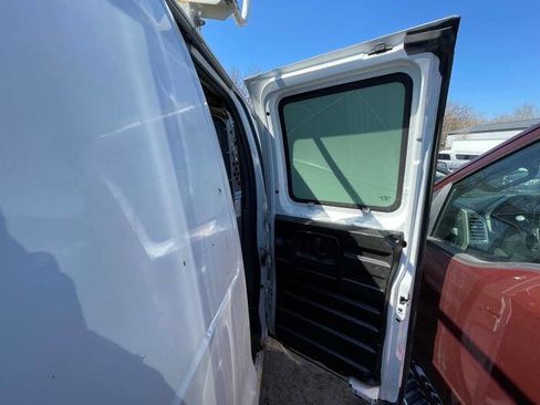 Used 2014 Chevrolet Express 2500 image 27