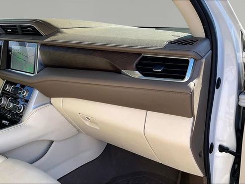 Used 2022 GMC Yukon Denali w/ Denali Premium Package image 19