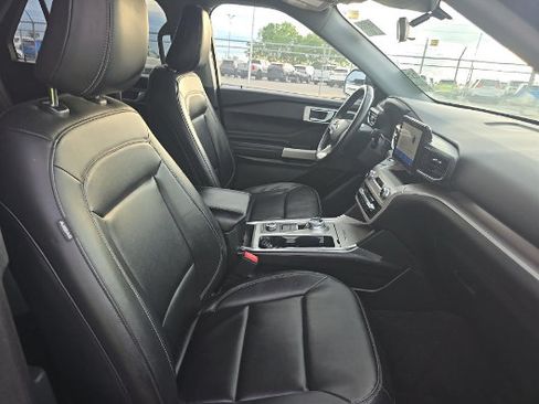 Used 2023 Ford Explorer XLT w/ Equipment Group 202A AWD/4WD image 7