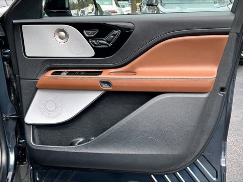 Used 2023 Lincoln Aviator Reserve w/ Equipment Group 201A image 21