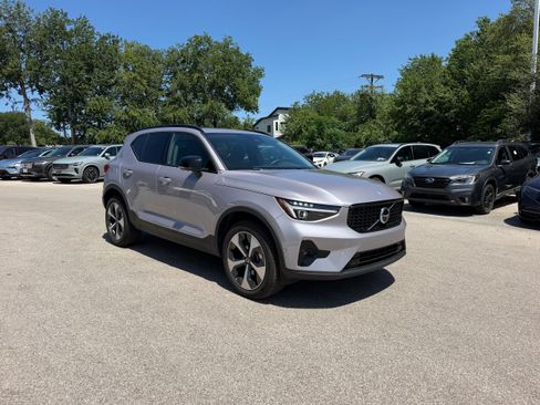 Certified 2026 Volvo XC40 B5 Plus AWD/4WD image 7